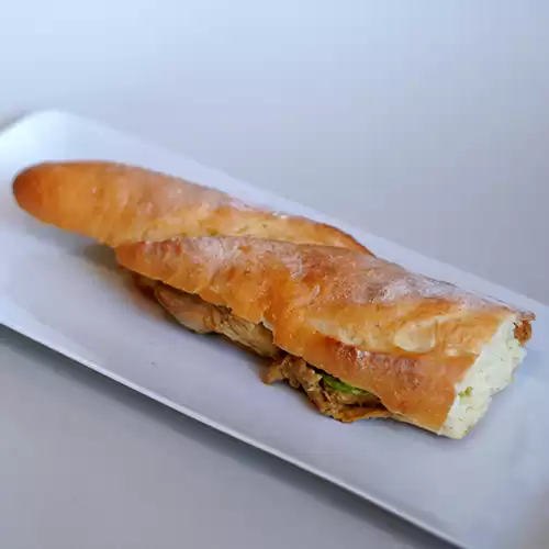 ساندویچ مرغ با سس خردل و عسل